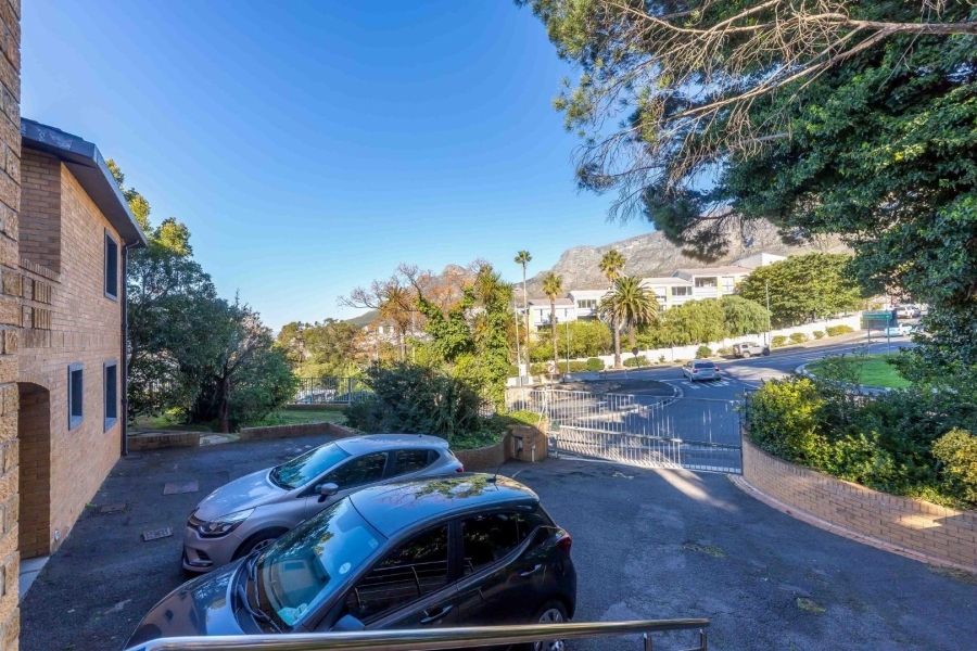 To Let 4 Bedroom Property for Rent in Tamboerskloof Western Cape